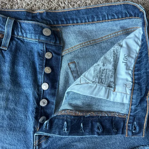 501 Levi’s High Wasted Shorts - Picture 4 of 5